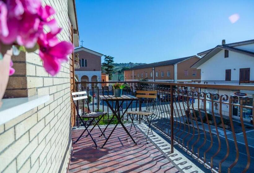 スタンダードトリプルルーム, Locazione Turistica A Monterotondo