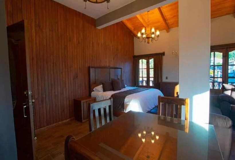 キングサイズベッドのスイートルーム, Suites La Fortuna