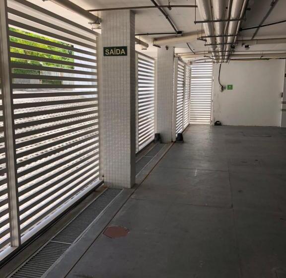 Standard Studio, Flat Vista Mar