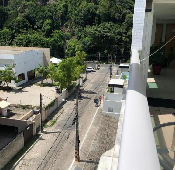 Standard Studio, Flat Vista Mar