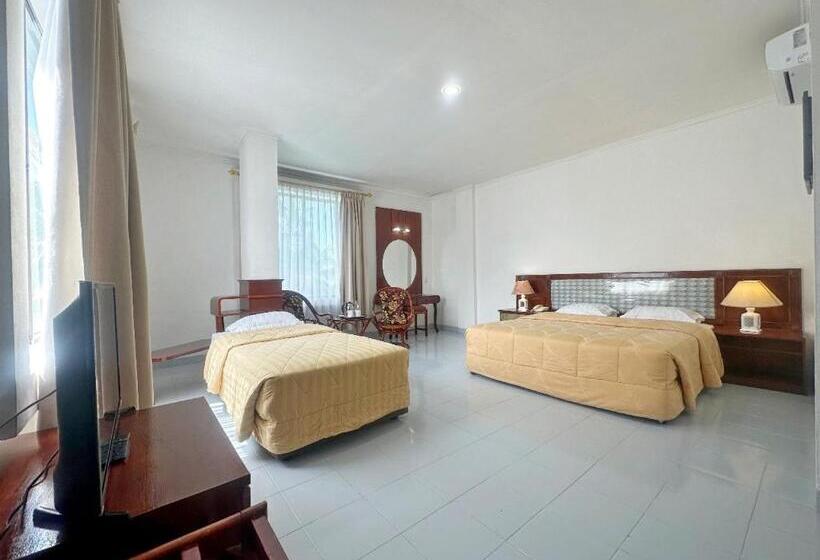 غرفة ديلوكس عائلية, Wisata Indah Sibolga