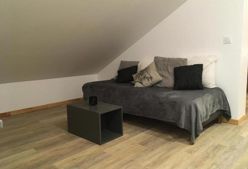 Familie Værelse, Manoir En Pierre Chartres