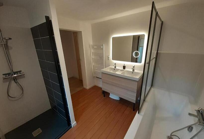 غرفة عائلية, Un Je Ne Sais Quoi De Paradis