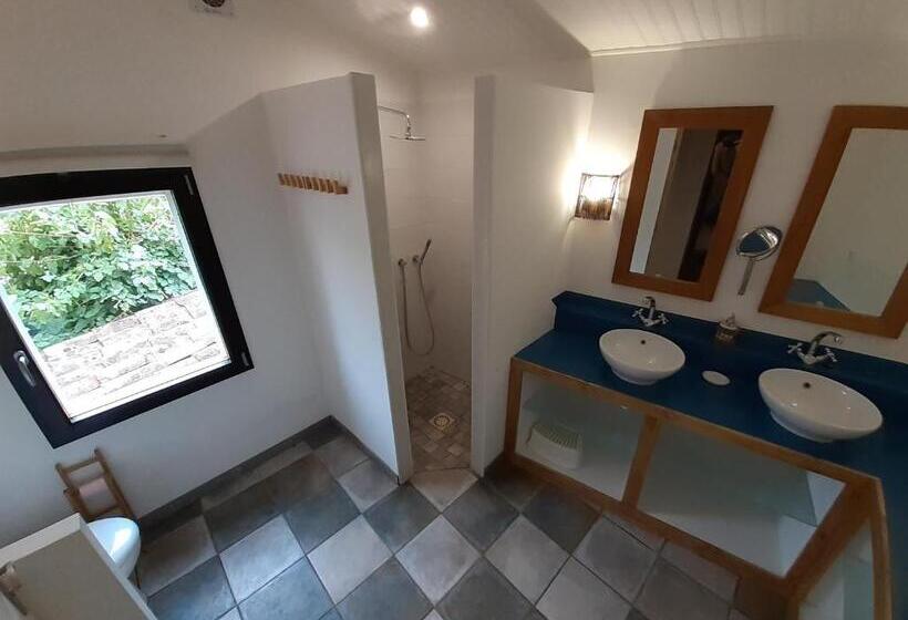 غرفة قياسية رباعية, Un Je Ne Sais Quoi De Paradis