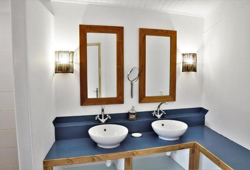 غرفة قياسية رباعية, Un Je Ne Sais Quoi De Paradis