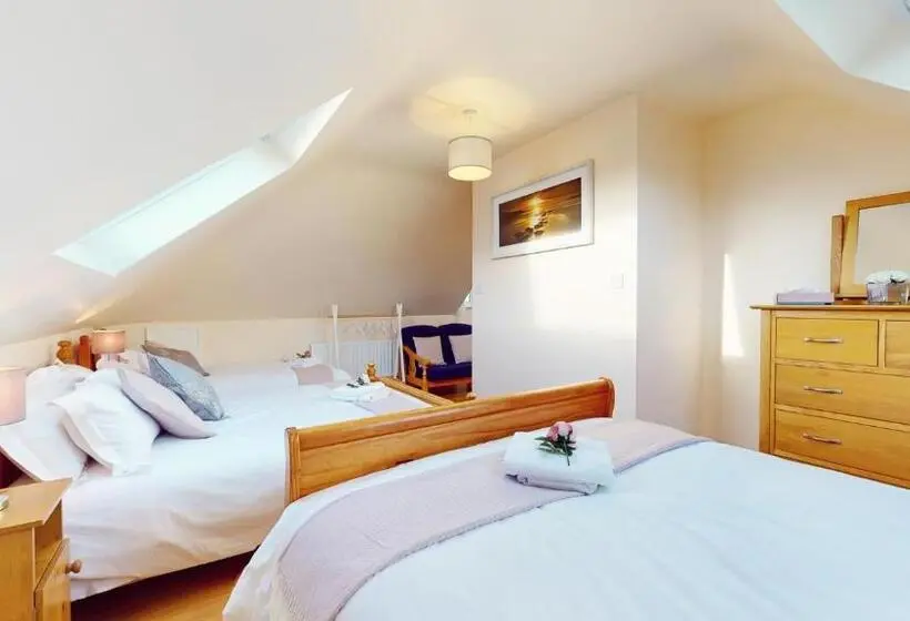 ファミリールーム, Ross Beach Family Farmhouse B&b