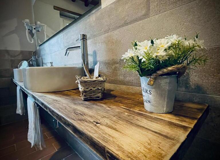 带大床的豪华间, La Valle B&b