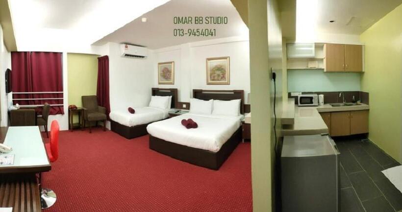 Quarto Triplo Estandar, Omar Bb Studio