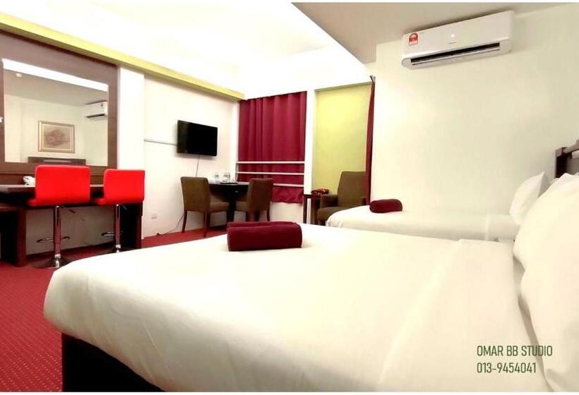 חדר סטנדרט לשלושה, Omar Bb Studio