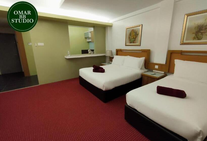 Quarto Triplo Estandar, Omar Bb Studio