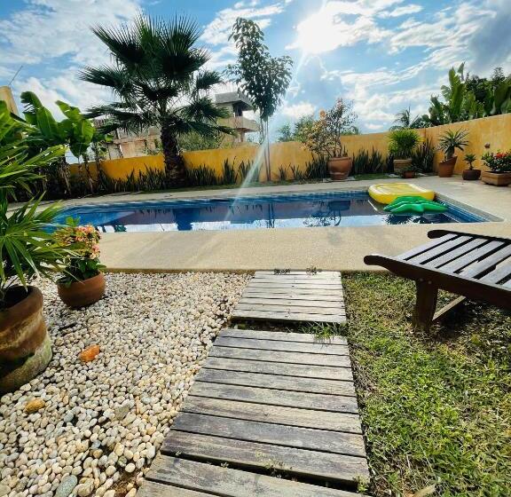 וילה עם חדר שינה אחד ובריכת שחיה, Villa Bonobo Coliving