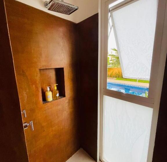 וילה עם חדר שינה אחד ובריכת שחיה, Villa Bonobo Coliving