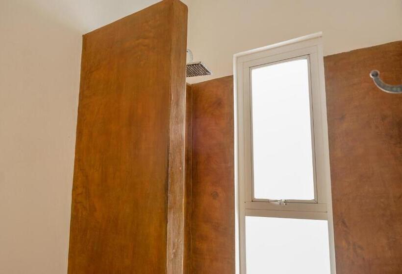 חדר סטנדרט נוף לבריכה, Villa Bonobo Coliving