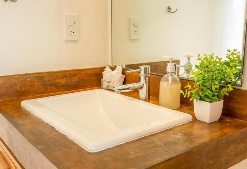 חדר סטנדרט נוף לבריכה, Villa Bonobo Coliving