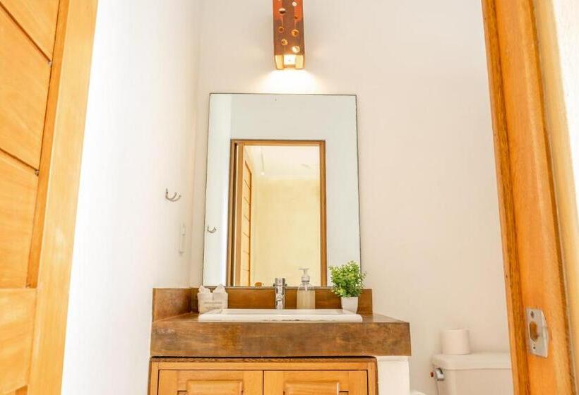 חדר סטנדרט נוף לבריכה, Villa Bonobo Coliving