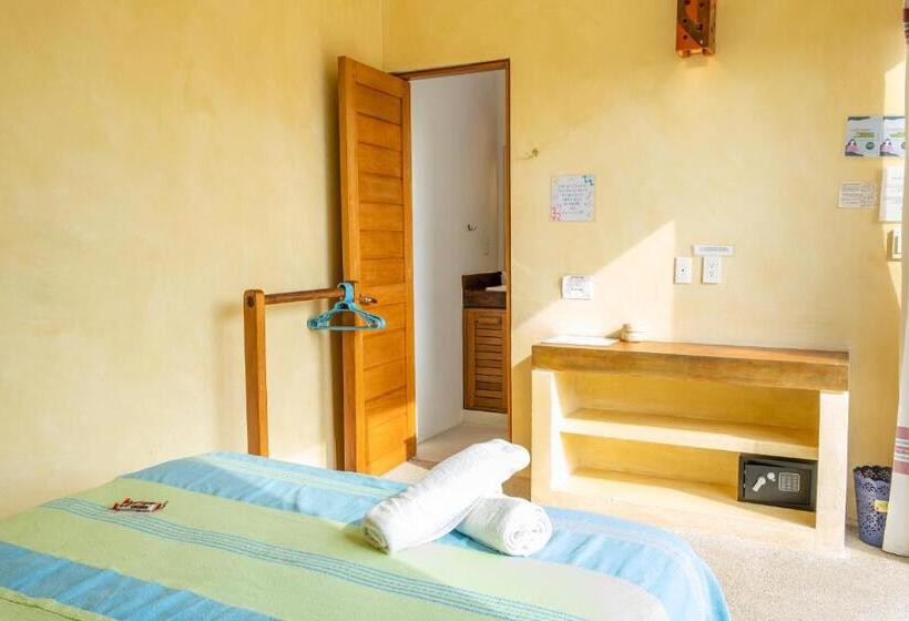 חדר סטנדרט נוף לבריכה, Villa Bonobo Coliving