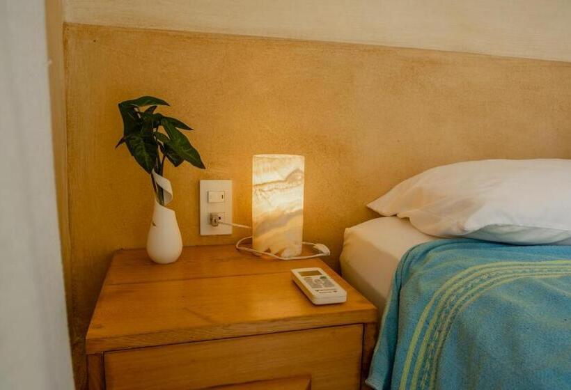 חדר סטנדרט נוף לבריכה, Villa Bonobo Coliving