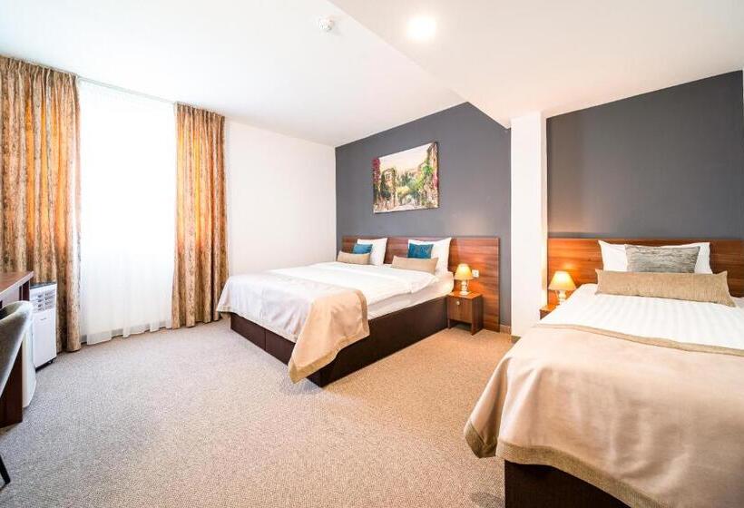 חדר אקזקיוטיב לשלושה, Rk