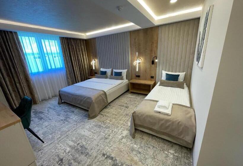 חדר סופריור לשלושה, Rk