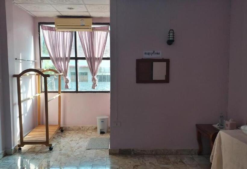 标准间, The 99 Inn