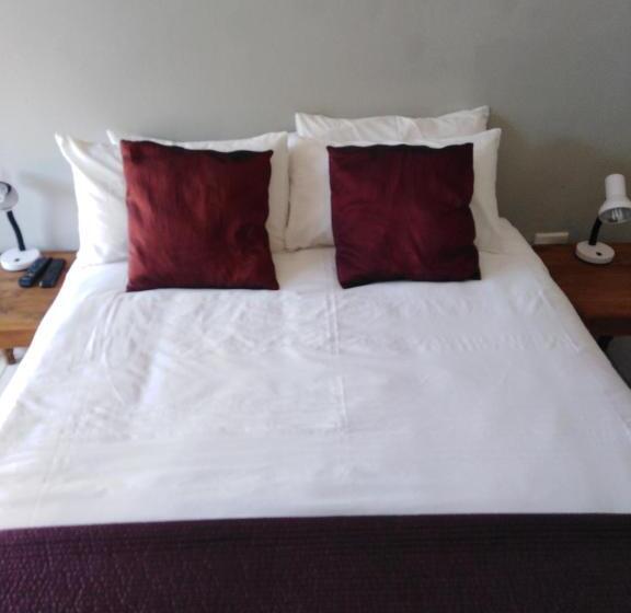 חדר סטנדרט, Dunbar Mello