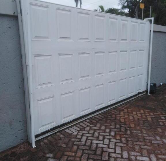 חדר סטנדרט, Dunbar Mello