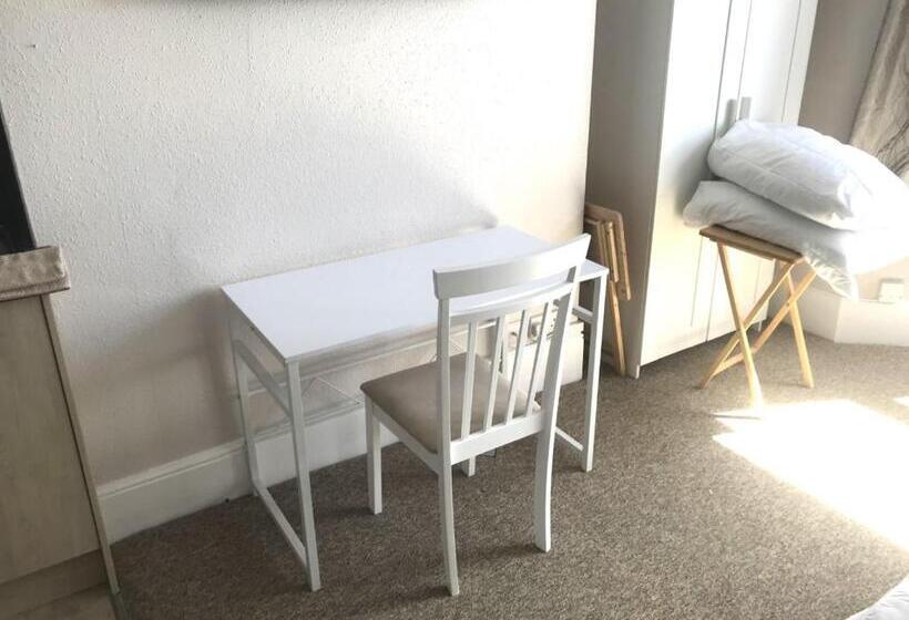 חדר סטנדרט חדר אמבטיה משותף, Poole Stay