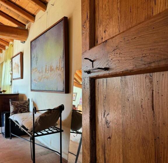 סוויטת ג'וניור נוף לגינה, Palazzo Delle Biscie   Old Tower & Village