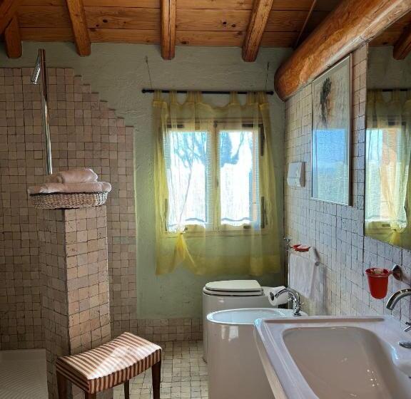 סוויטת ג'וניור נוף לגינה, Palazzo Delle Biscie   Old Tower & Village