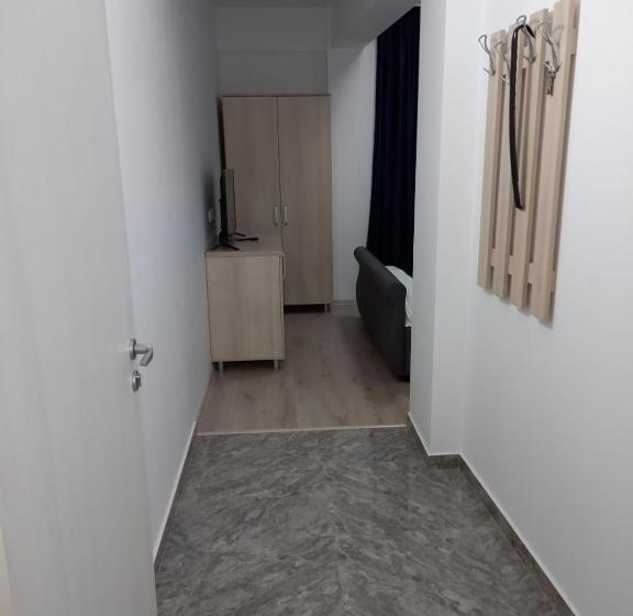 Camera Basic, Ema&zain