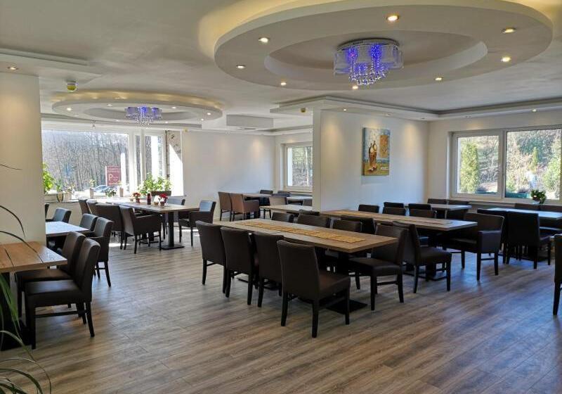 Номер Deluxe, Radevormwald