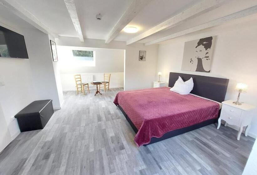 Студия Deluxe, Radevormwald