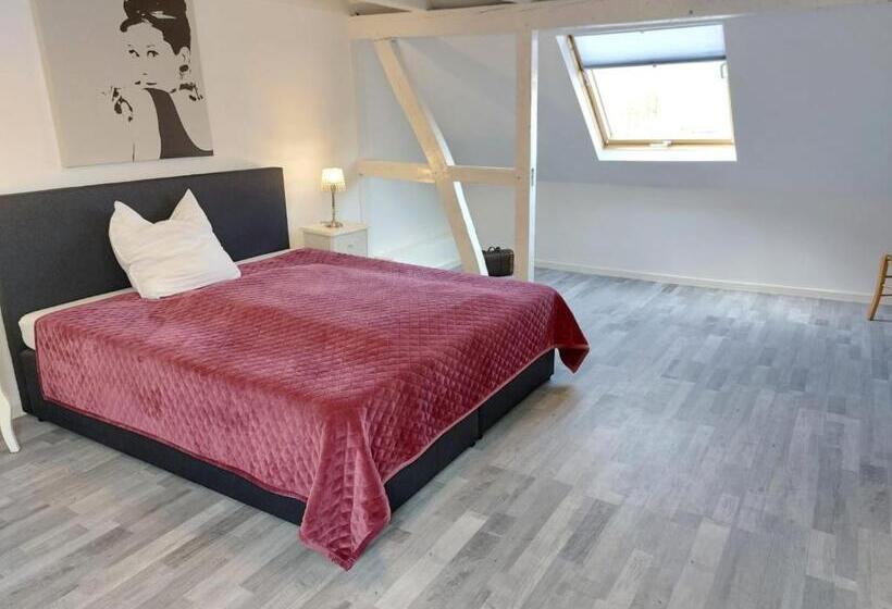 Номер Deluxe, Radevormwald