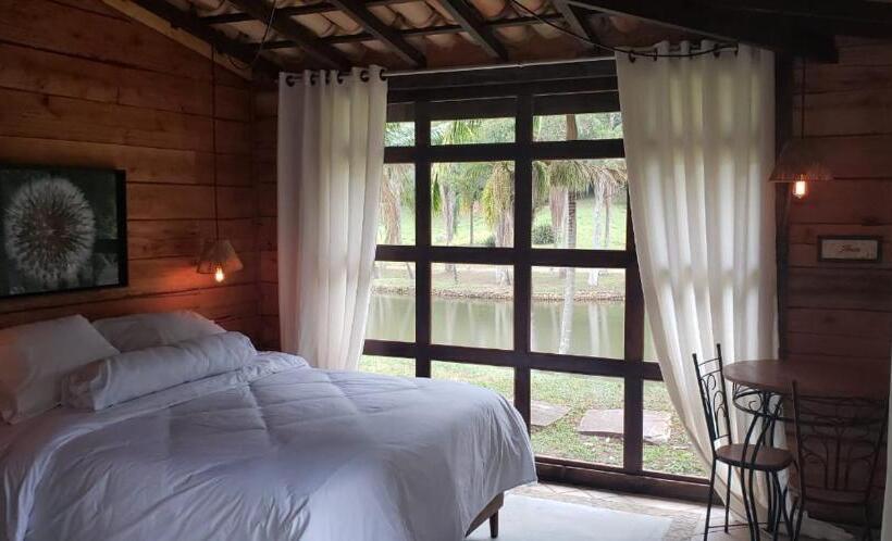 Suite with lake view, Pousada Paraiso Dos Tucanos