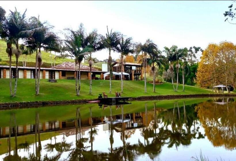 Suite with lake view, Pousada Paraiso Dos Tucanos