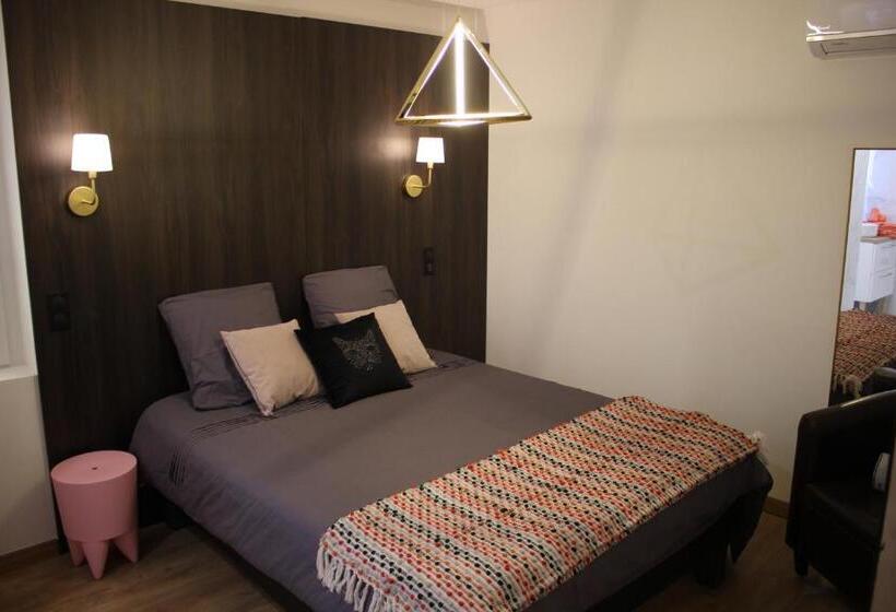 Quarto Estandar, Rosie S Club