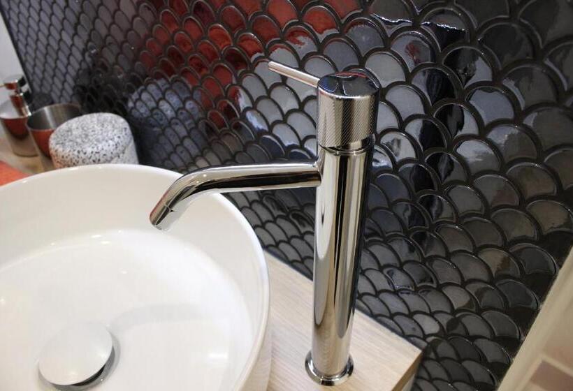 스탠다드 룸, Rosie S Club