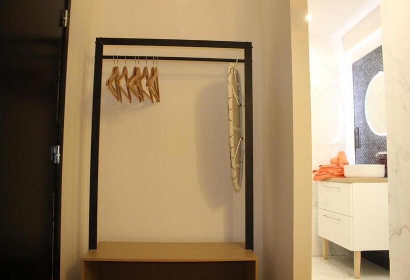 Quarto Estandar, Rosie S Club