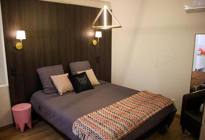 스탠다드 룸, Rosie S Club