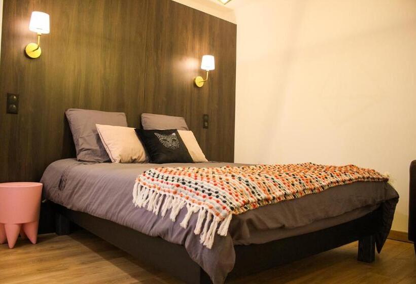 Quarto Estandar, Rosie S Club