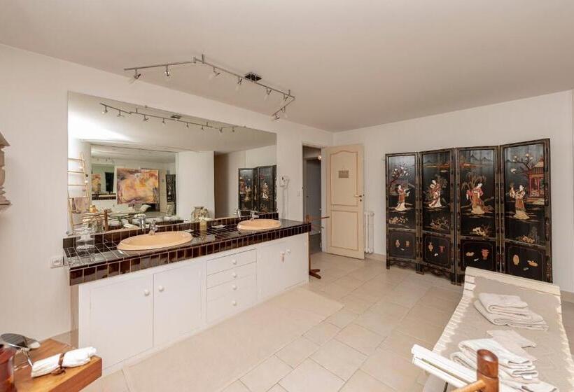 غرفة ديلوكس سرير كينج, Chambres D Hôtes De Charme Au Refuge Du Peintre Prés De St Emilion