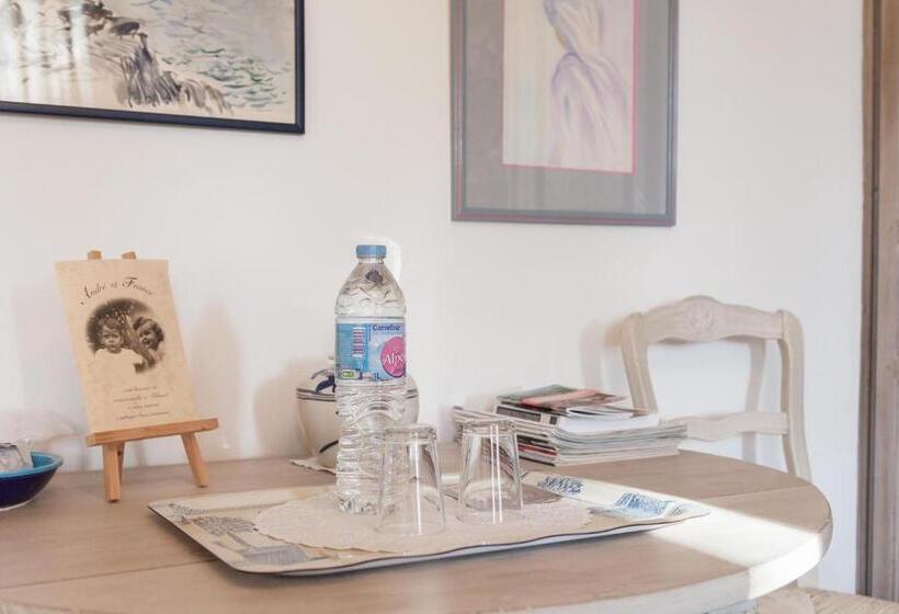 غرفة ديلوكس سرير كينج, Chambres D Hôtes De Charme Au Refuge Du Peintre Prés De St Emilion