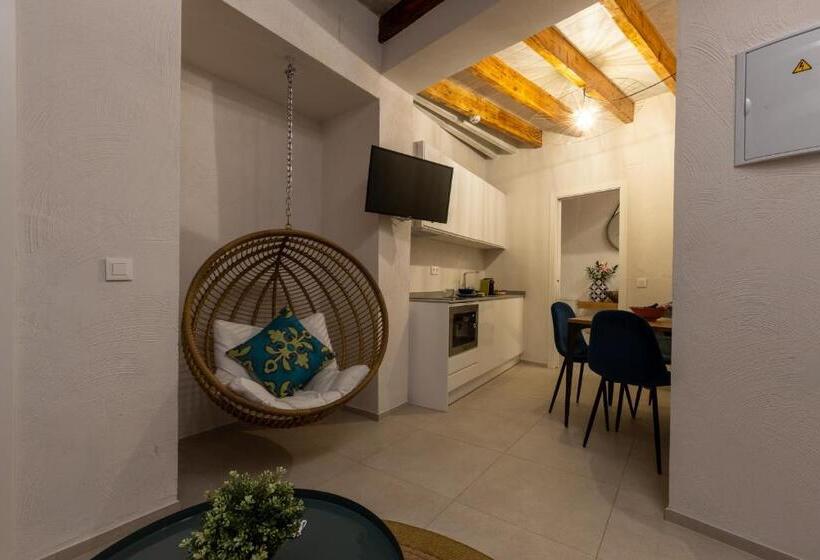 آپارتمان 1 خوابه با بالکن, Casa 95 Sevilla