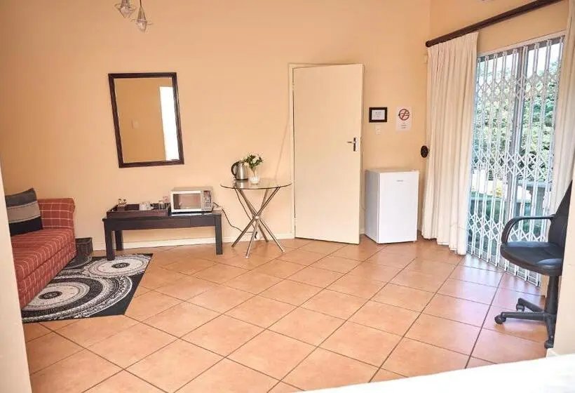 スタンダードトリプルルーム, Seaview Executive Guest House