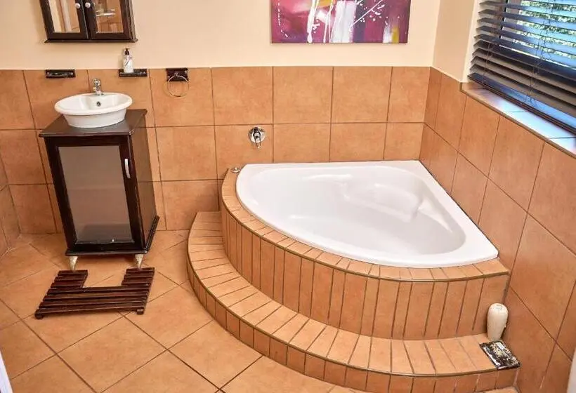 スタンダードトリプルルーム, Seaview Executive Guest House