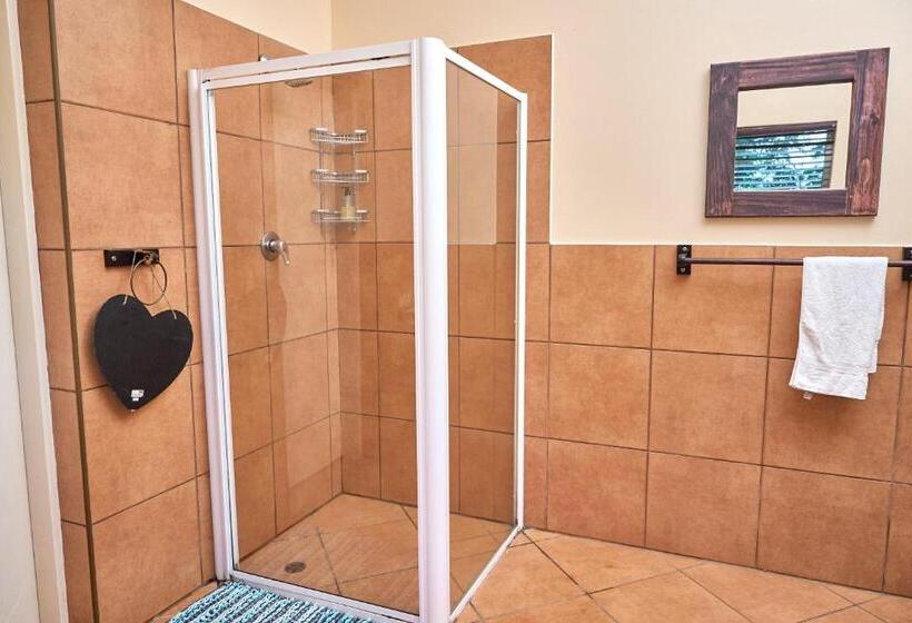 חדר סטנדרט לשלושה, Seaview Executive Guest House