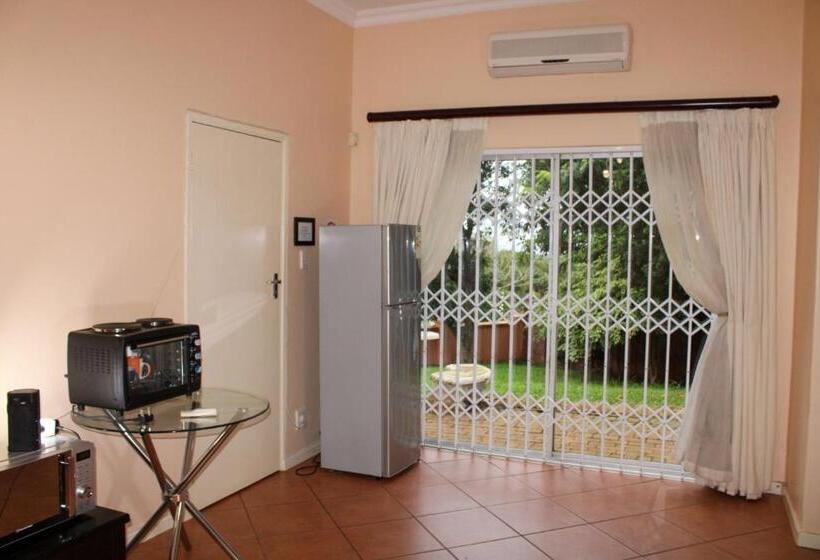 חדר סטנדרט לשלושה, Seaview Executive Guest House