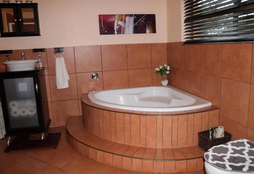 Номер Стандарт Трехместный, Seaview Executive Guest House