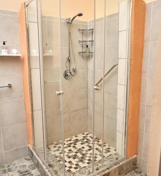 חדר קומפורט, Seaview Executive Guest House