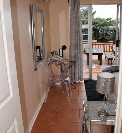 חדר אקונומי, Seaview Executive Guest House